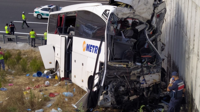 Кървава трагедия с пътнически автобус в Турция ВИДЕО 