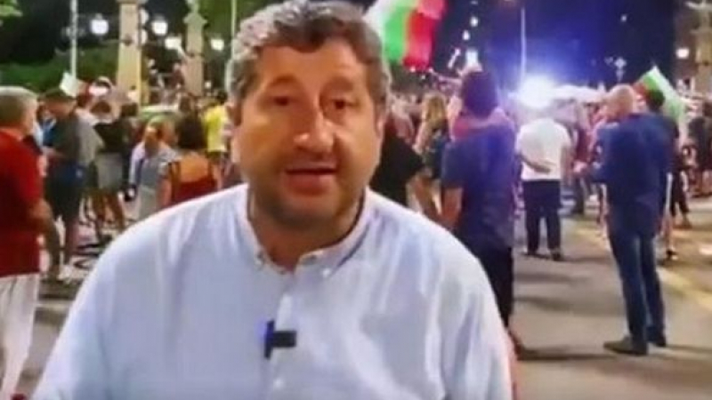 Реакции на шокиращото ВИДЕО от протеста с Христо Иванов и докладването за Маджо