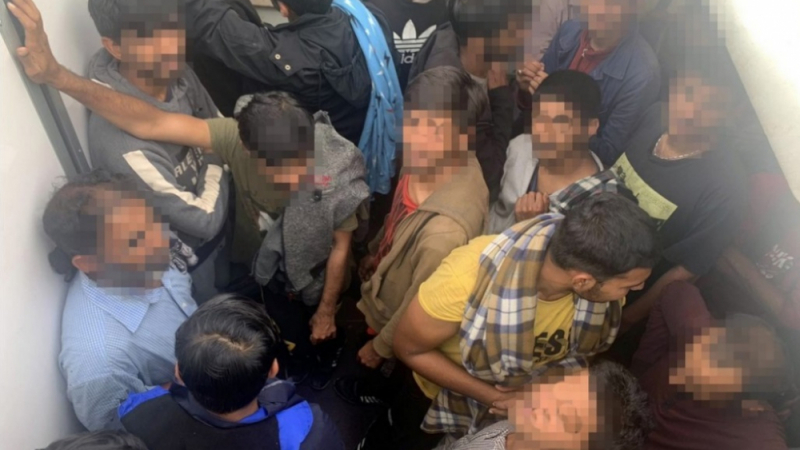 Словенската полиция залови 43 нелегални мигранти в български микробус