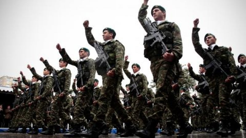 Какво става?! Гръцката армия спря отпуските заради Турция