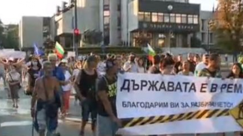 Напрежение на протеста във Варна 