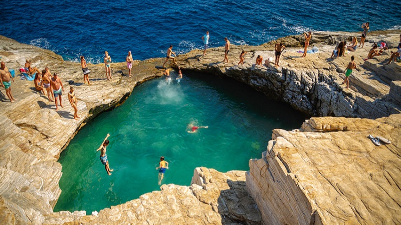Гърците с хитър туристически ход, с който ще напълни курортите лятото