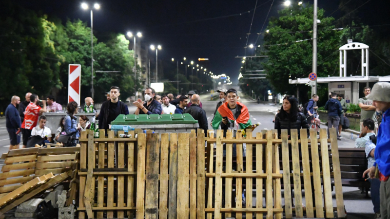 Софиянци пред БЛИЦ: Протестиращите, блокирали Орлов мост, вече се гаврят! Гнусно е! СНИМКИ