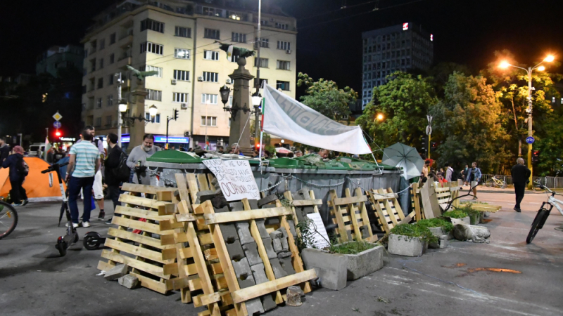 Блокадите в София остават, протестиращите не усещали умора