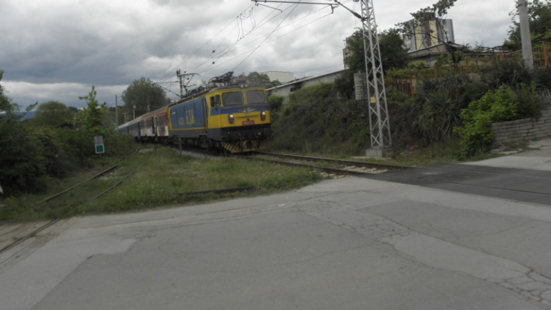 Влак и кола се сблъскаха край Плевен, има ранени 
