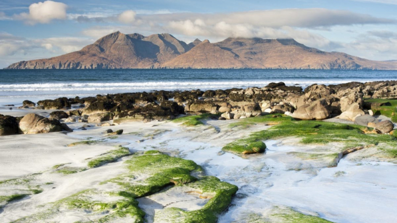 Обезлюдяващ остров до Шотландия си търси нови жители, дава бонус 