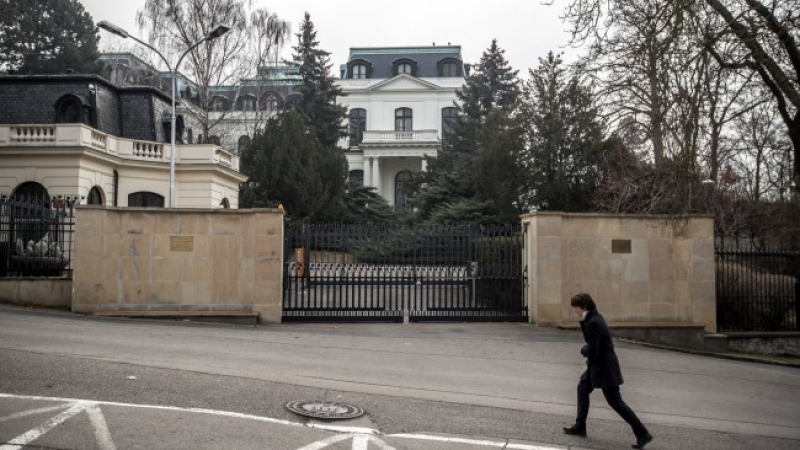 Руски дипломат задържан в Чехия, купувал боеприпаси 