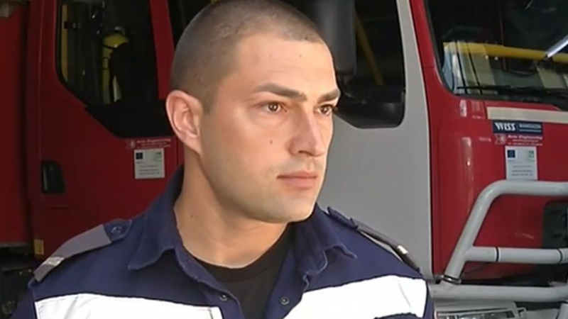 Цяла България говори за пожарникаря Тодор Колев от Разград, който с риск за живота си спаси... ВИДЕО 