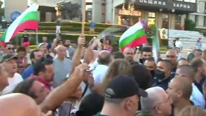 Контрапротест изненада президента във Варна 