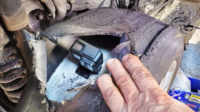 Взрив на автомобилната гума - ето как изглежда отвътре ВИДЕО 