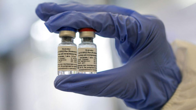 Тестват руската ваксина върху 40 000 души