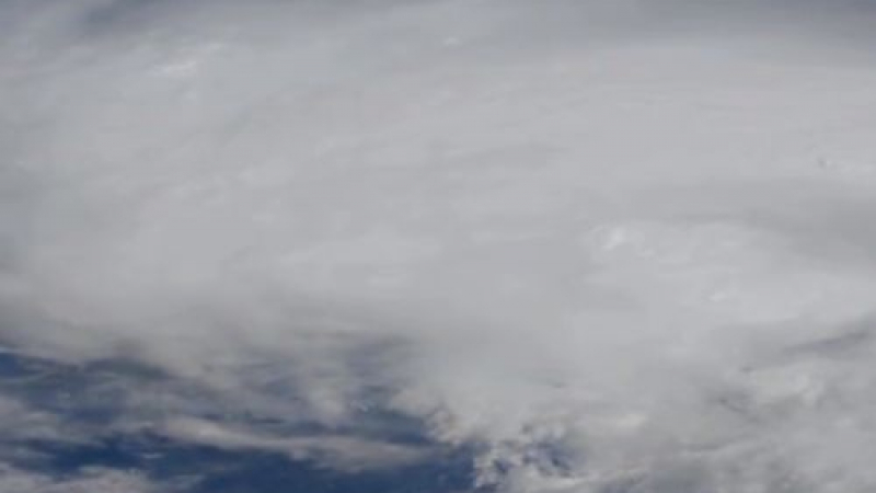 NASA показа бурята Лаура от Космоса 