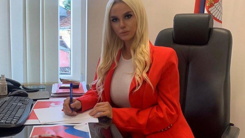 Цяла Сърбия се точи на новоизлюпената депутатка Ана Грозданович СНИМКИ
