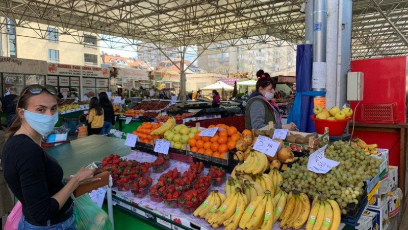 Пазарът на Красно село ликува заради пускането на метрото