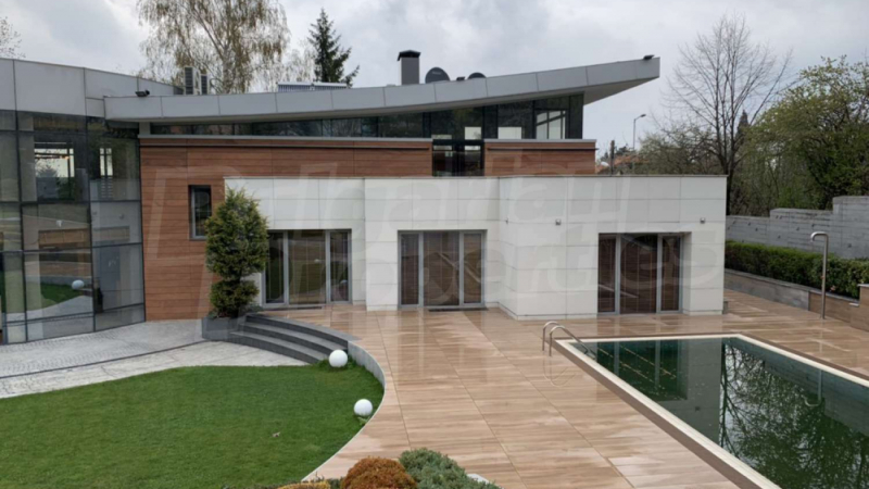 Никой не иска да купи къщата - бижу в "Бояна" за над 3 млн. евро, описана в Ню Йорк Таймс