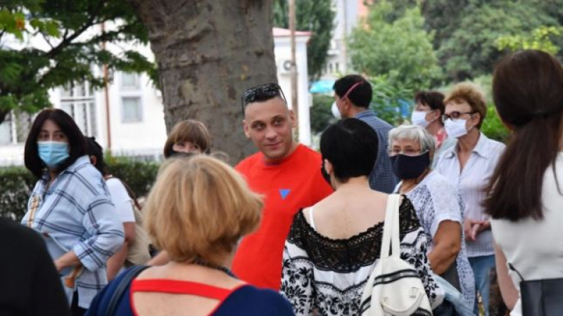 Контрапротест в София иска оставката на Радев