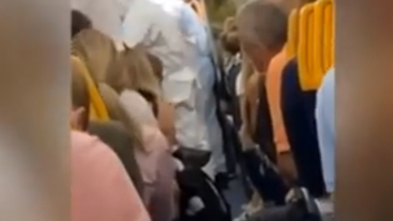 Болен от К-19 се качи в самолет на Ryanair и стана страшно! ВИДЕО