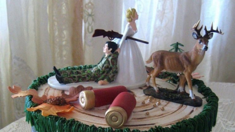 Сватбена торта възмути гостите и стана хит в интернет