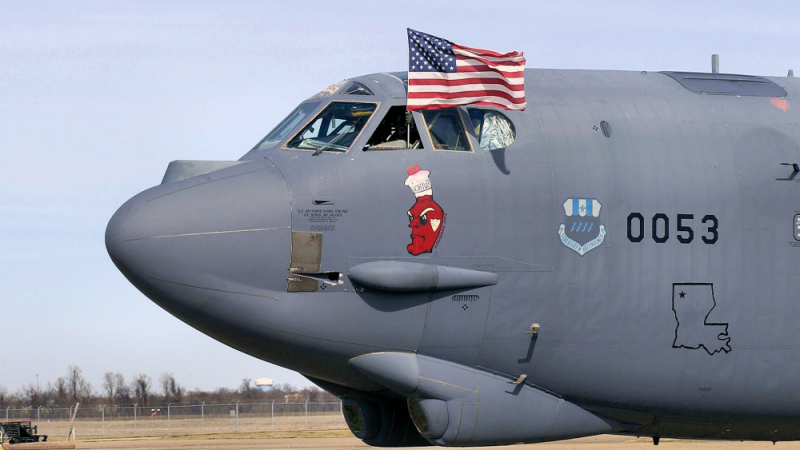 Гигантски US бомбардировач Б-52 прелетя над България след 16:30, причината е...