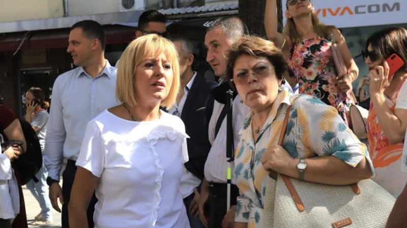 Манолова се готви за избори без партия, показа партньорите си СНИМКИ