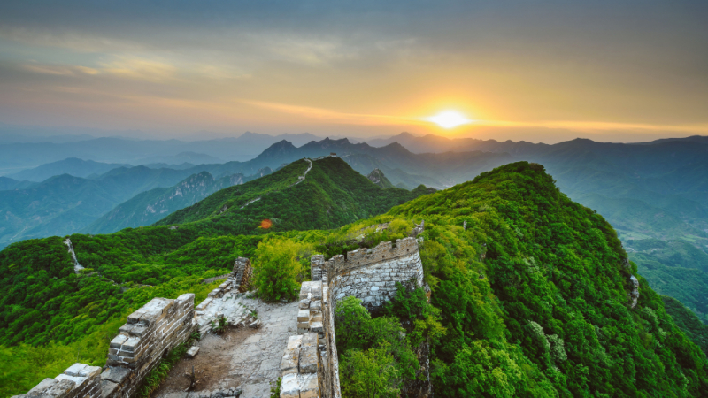 Смъртоносната Китайска стена, до която туристите не припарват