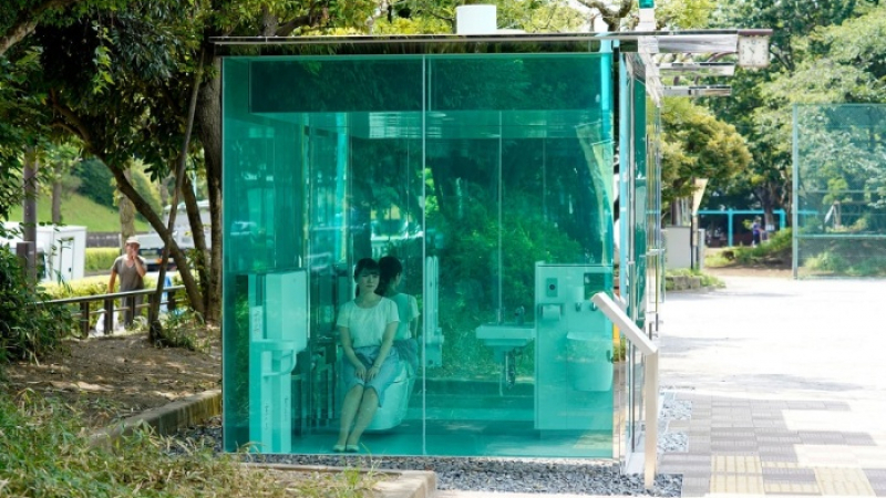 Разкриха защо обществените тоалетни в парковете в Япония са прозрачни СНИМКИ