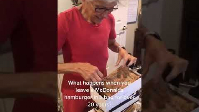 Ето какво се случва с хамбургер на "Макдоналдс" след 24 години в шкаф ВИДЕО