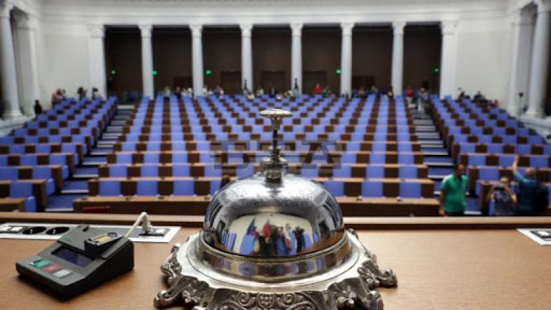 Анализ: Иде затлачен парламент и хронична нестабилност