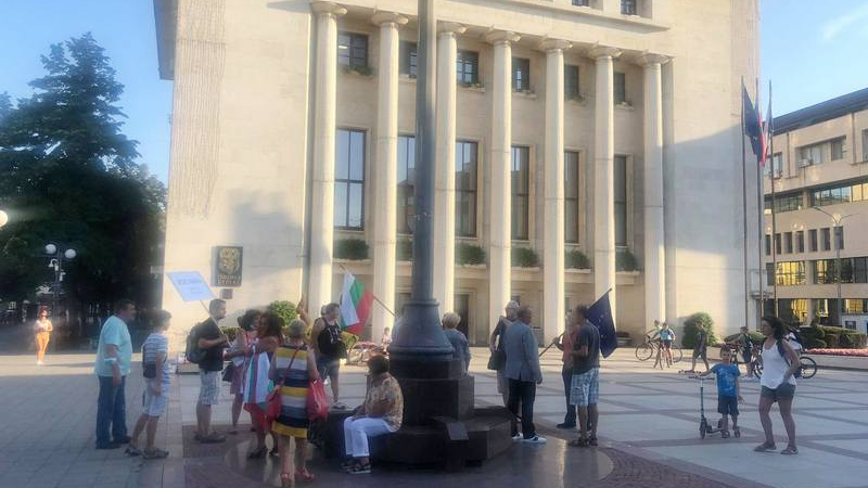 Бургазлии отсвириха протеста на площада СНИМКА 