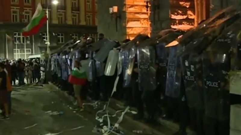 Хванаха се за гушите: "Дай България" обвини "Отровното трио" за касапницата на протеста