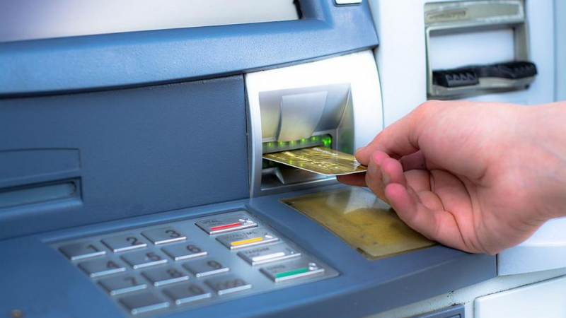 Жестока схема с банкови карти в интернет ни източва парите ВИДЕО