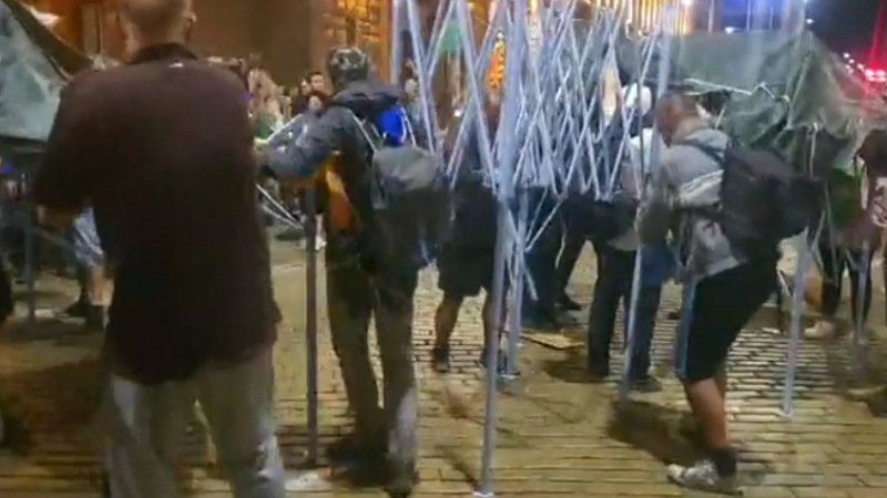 Извънредно: Протестиращите издигат нови блокади в София СНИМКИ 