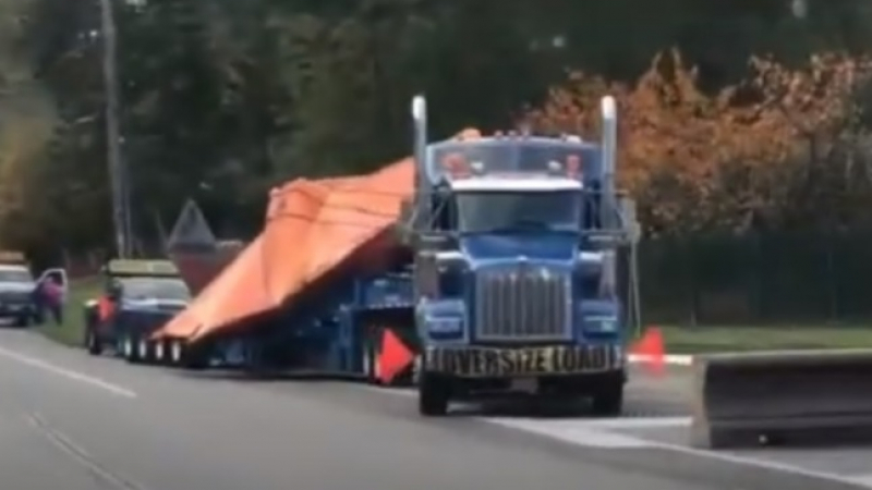 Сензационно: Огромно оранжево НЛО е превозено с камион до "Зона 51" 