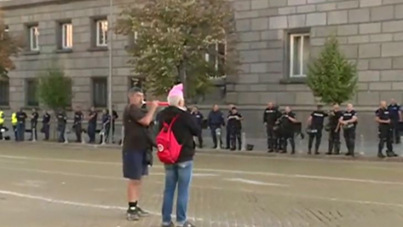 Извънредно: Полицията изпревари протестиращите и заварди центъра на София, ще се повтори ли "кървавата сряда"