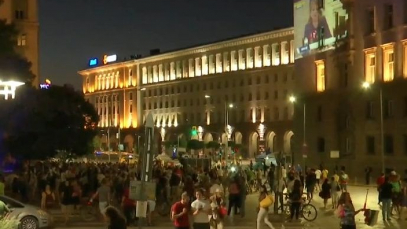 СНИМКИ показват нещо невиждано на протеста ден след "Второ велико народно въстание"