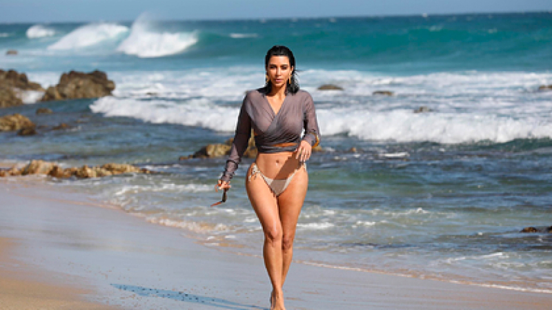 Мрежата се гаври с Ким Кардашиян заради вида й на плажа СНИМКА 