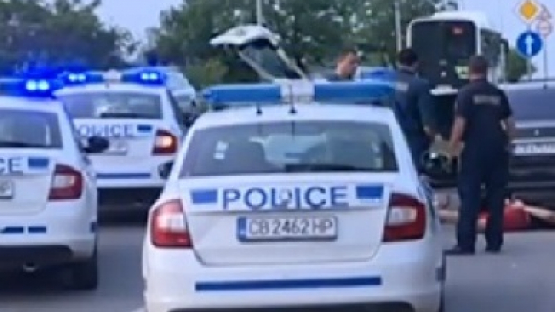 Екшън в София! Мутра фучи в насрещното на "Цариградско шосе" и бяга от полицията!