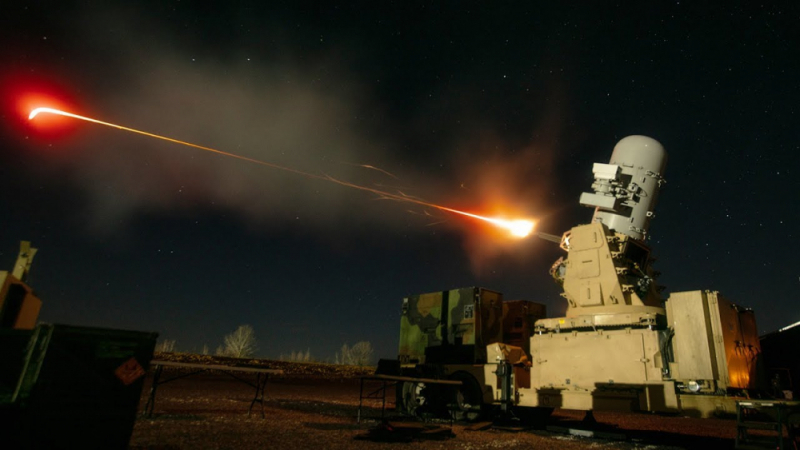 Като фойерверки: Американската ПВО свали ефектно ракети над Багдад ВИДЕО