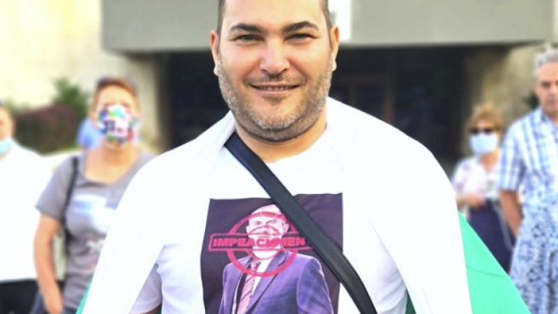 Младеж от контрапротеста за оставката на Радев разби протестърите от Ларгото  