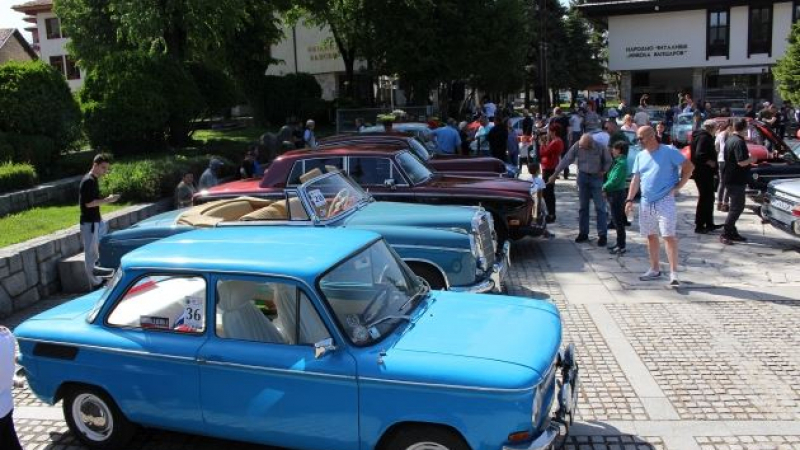 Назад във времето с автомобилен ретропарад