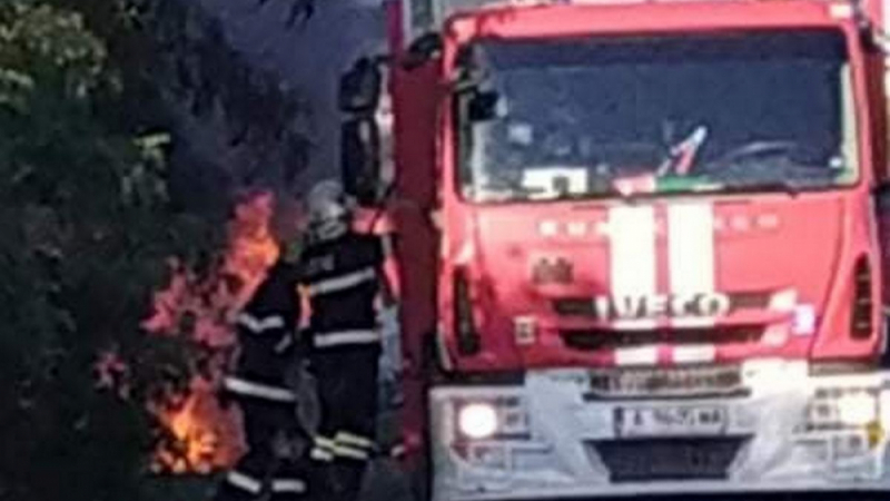 Огнен ад в Бургас: Кола пламна като факла 