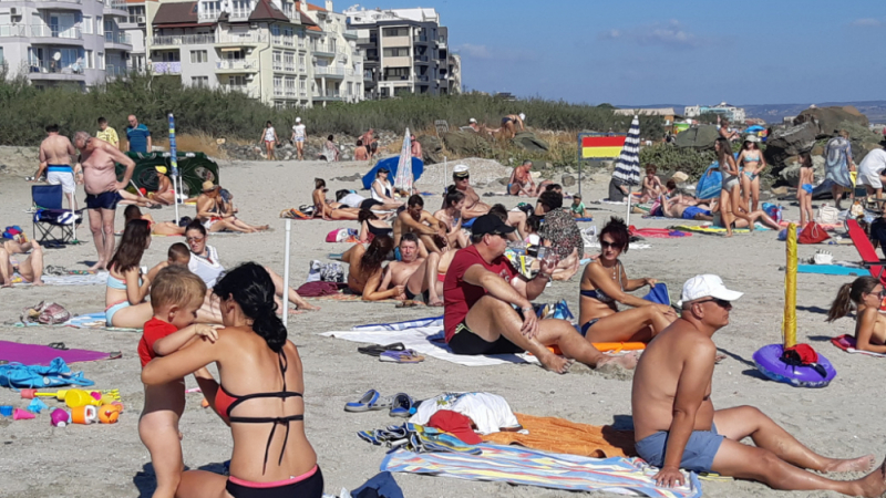 Хотели по морето дерат туристи с тройни цени през уикенда
