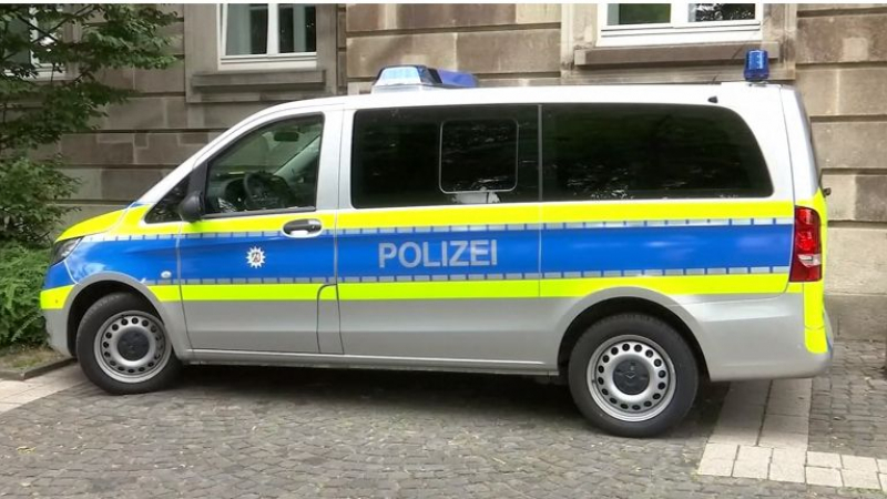 Смразяващо: Германски полицаи правели колажи с бежанци и Хитлер в газови камери