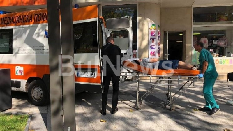 Паника във Враца: Жена с окървавена глава лежи на пешеходната СНИМКИ