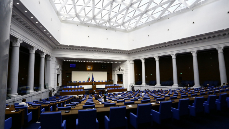 Обявиха по колко депутати ще има в шестте групи в новия парламент