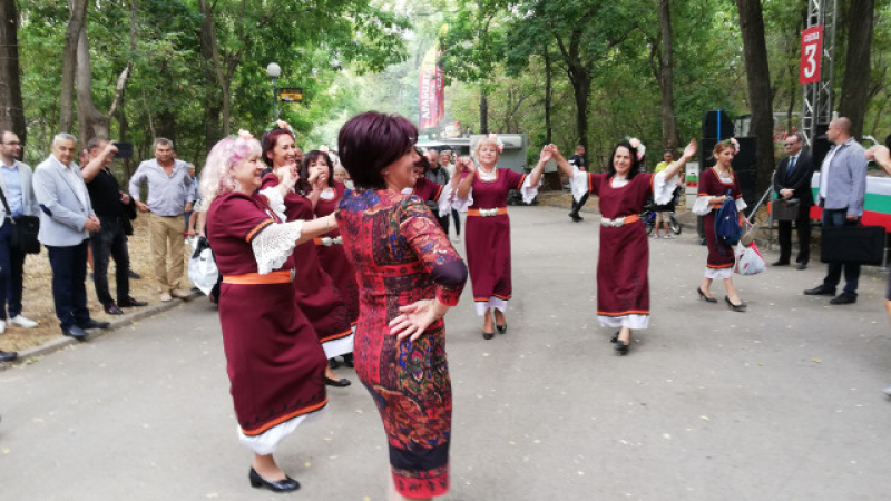 Караянчева поведе хорото в Пловдив и смая всички СНИМКИ