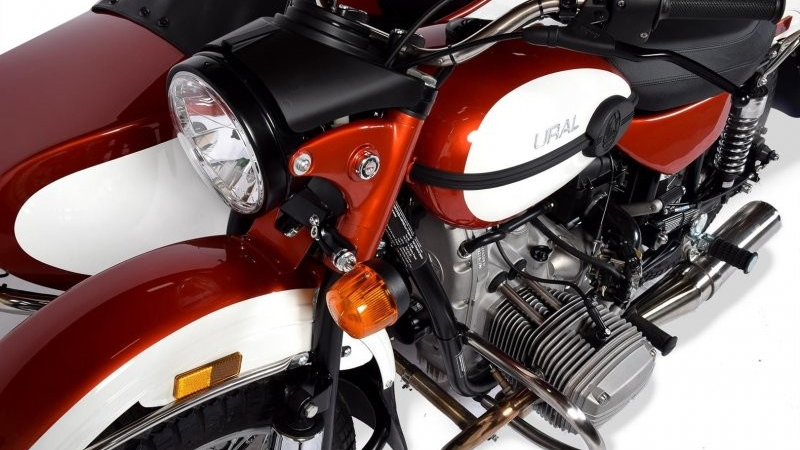 В САЩ представиха новия изумителен мотоциклет Урал за пикници СНИМКИ