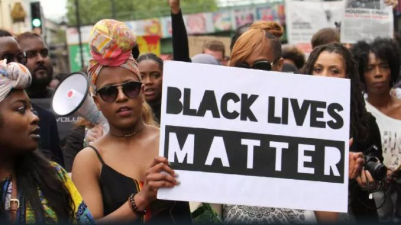 Скандал! Чернокожата активистка на Black Lives Matter се оказва бяла