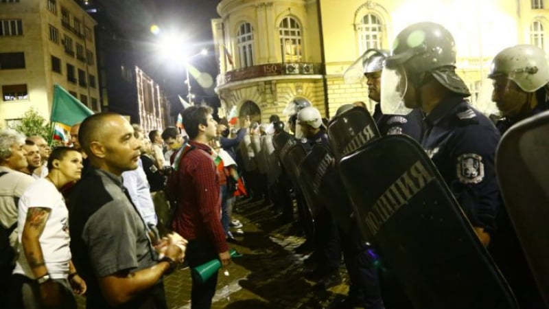 СДВР пусна ВИДЕО от страховития екшън на протеста пред НС