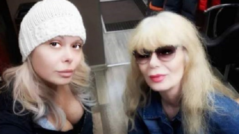 Спипаха Албена Вулева и майка ѝ в страшна издънка в трамвая СНИМКА